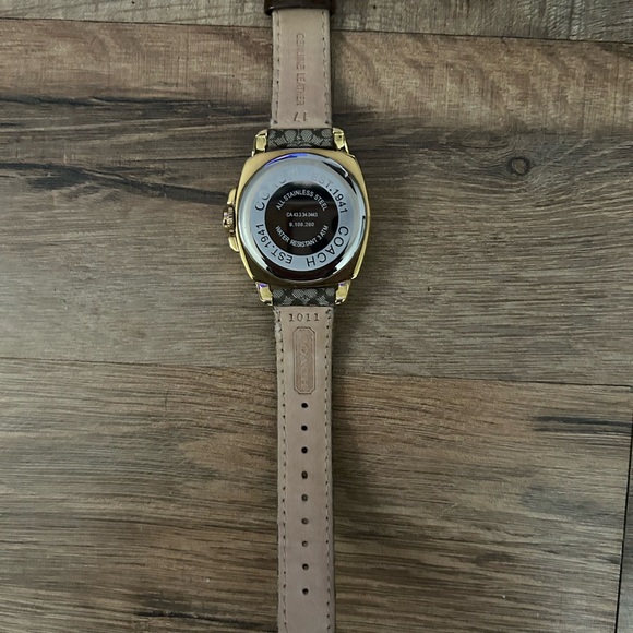 Coach Signature Logo Watch - Picture 7 of 8
